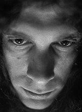 joshface.jpg (23574 bytes)